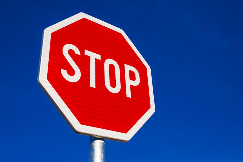 Cartello stop ferma