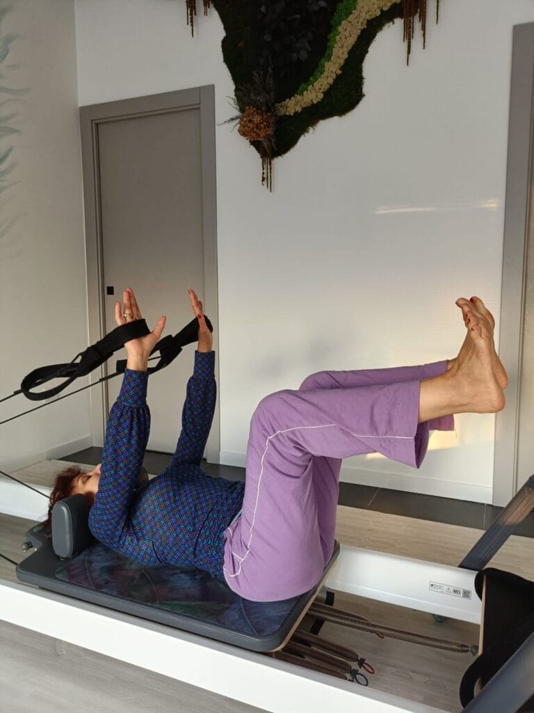 Esercizio di pilates su reformer